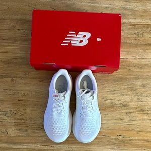 New Balance women’s SZ 9.5. NWT